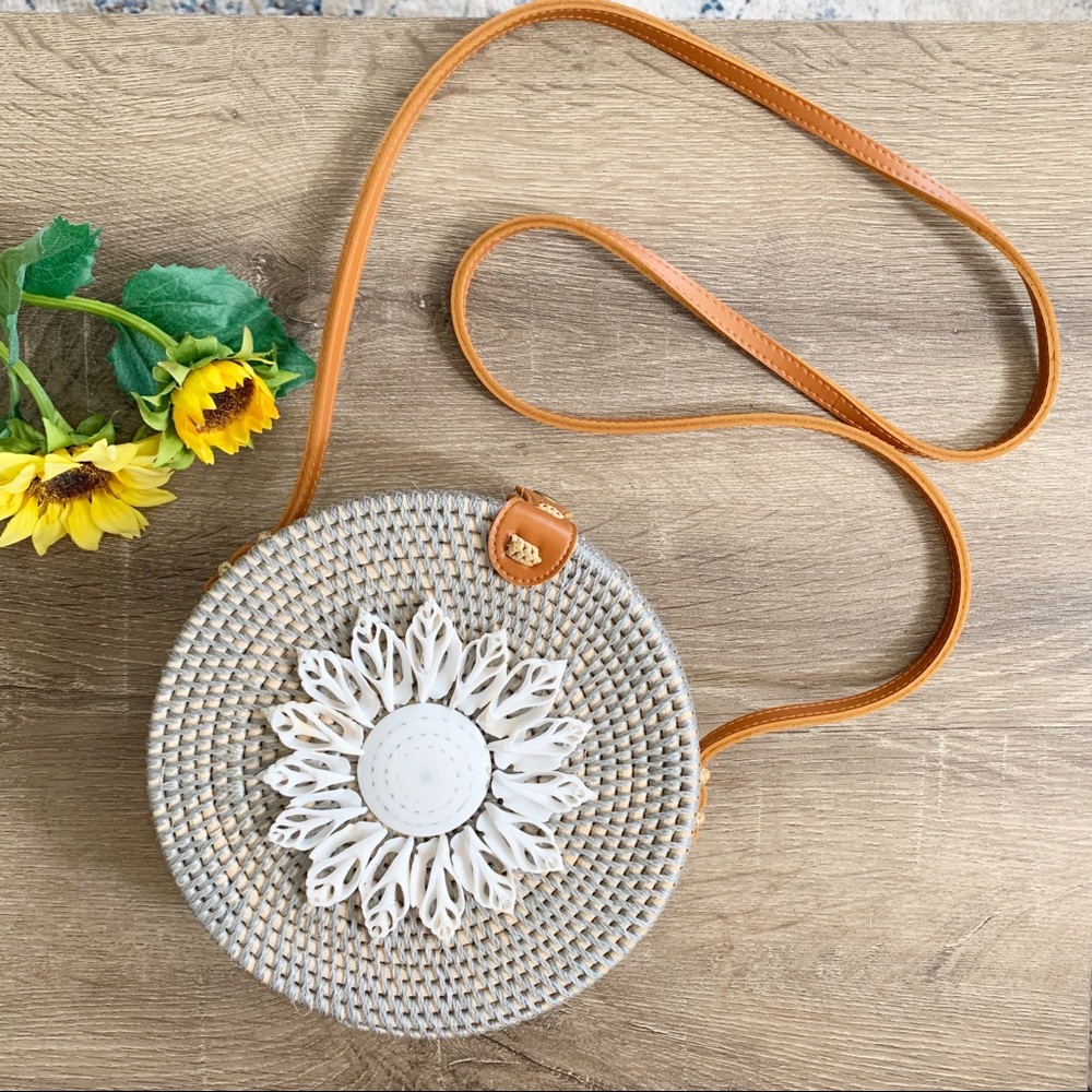 NWOT Round Rattan Bag with Seashell Detail